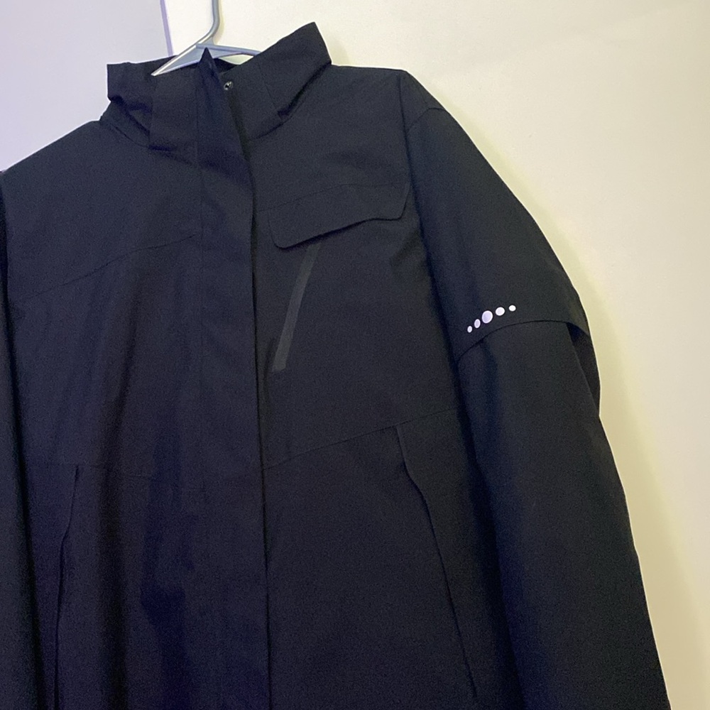 NWOT Waterproof Hooded 2 in q Sports Jacket